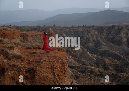 Danseuse de flamenco, femme. Badlands de Guadix, Guadix, Géoparc de Grenade, Grenade, Andalousie, Espagne Banque D'Images