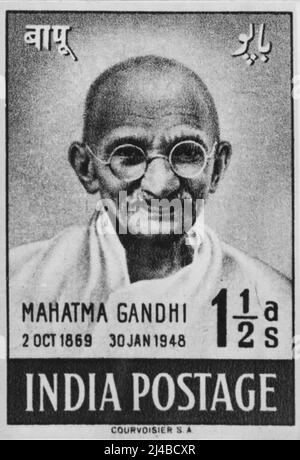 Timbre commémoratif Mahatma Gandhi -- plus de 3 crores de ces timbres seront imprimés et émis à l'occasion du premier anniversaire du jour de l'indépendance. Cinq millions de timbres de cette dénomination ont déjà atteint l'Inde depuis la Suisse où ils sont imprimés par photogravure. Les autres dénominations sont 3½ AS, 12 AS et RS. 10. 27 juillet 1948. Banque D'Images