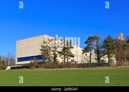 Façade du Mémorial Charles de Gaulle (musée et Croix de Lorraine) à Colombey-les-deux-Églises, France Banque D'Images