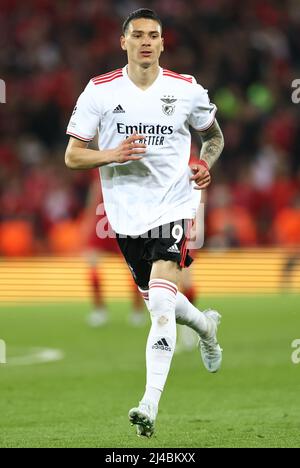 Liverpool, Angleterre, le 13th avril 2022. Darwin Nunez de Benfica lors du match de l'UEFA Champions League à Anfield, Liverpool. Crédit photo à lire: Darren Staples / Sportimage crédit: Sportimage / Alay Live News Banque D'Images