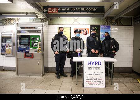 Brooklyn, États-Unis. 13th avril 2022. NY : un jour après que plusieurs personnes ont été blessées pendant l'heure de pointe du mardi matin à la station de métro 36th St. de Brooklyn, dans le quartier de Sunset Park. Pris le 13 avril 2022, à Brooklyn, New York . (Photo par Erica Price/Sipa USA) crédit: SIPA USA/Alay Live News Banque D'Images