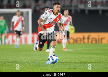 Buenos Aires, Argentine. 13th avril 2022. Matias Suarez de River plate en action pendant le match Copa Conmebol Libertadores 2022 entre River plate et Fortaleza à l'Estadio Monumental Antonio Vespucio Liberti. Note finale; River plate 2:0 Fortaleza. Crédit : SOPA Images Limited/Alamy Live News Banque D'Images