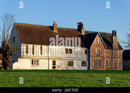 La fin de soleil sur Llanthony Secunda Priory, Gloucester Victorian House & Stone & cadre en bois Prieuré Building Banque D'Images