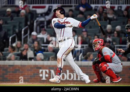 Atlanta, Géorgie, États-Unis. 09th avril 2022. Atlanta Braves troisième bassiste Austin Riley à la batte pendant le troisième repas d'un match MLB contre les Cincinnati Reds au parc Truist à Atlanta, GA. Austin McAfee/CSM/Alamy Live News Banque D'Images