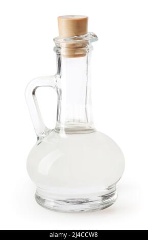 Vinaigre blanc dans le flacon en verre isolé sur fond blanc avec clipping path Banque D'Images