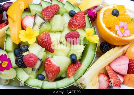 J'ai pris une photo du buffet de fruits. Il y avait aussi des fruits qui étaient hors saison. Banque D'Images