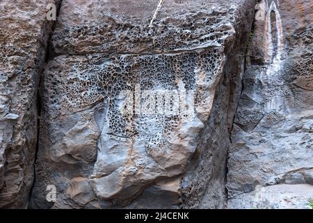 C'est une coupe d'une roche d'origine volcanique. Banque D'Images