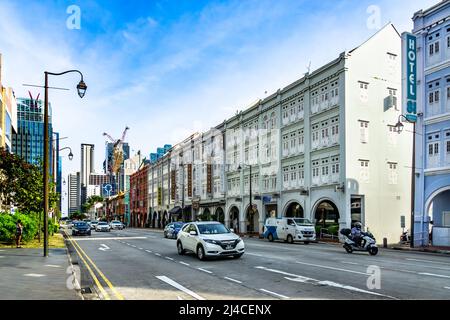 Upper Cross Street avec Spring court Restaurant, Bliss Hotel, Beijing Tong Ren Tang et Hotel 81 en vue. Banque D'Images