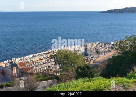 Cimetière marin de St Tropez en bord de mer Banque D'Images