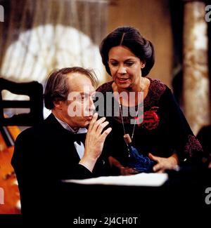 DAS Orchester, TV-Aufzeichnung eines Konzertstücks von Jean Anouilh, Deutschland, 1979, Regie: Dietrich Haugk, Szene: Ernst Stankovski, Sylvia Lukan. DAS Orchester, enregistrement TV d'une pièce de théâtre de Jean Anouilh, Allemagne, 1979, réalisé par Dietrich Haugk, scène: Ernst Stankovski, Sylvia Lukan Banque D'Images