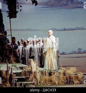 Lohengrin, Romantische Oper von Richard Wagner, Nationaltheater München, 1978, Inszenierung: August Everding, Dirigent: Wolfgang Sawallisch, im Bild: Catarina Ligendza. Lohengrin, opéra romantique de Richard Wagner, Théâtre national de Munich, 1978, directeur de scène: August Everding, chef d'orchestre: Wolfgang Sawallisch, sur la photo: Catarina Ligendza Banque D'Images