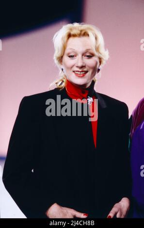 ARD Wunschkonzert, Musikssendung, Deutschland, 1989, Musikalischer Gast: Margot Werner, Chansonsängerin und Ballett-Tänzerin aus Österreich. ARD Wunschkonzert, Music show, Allemagne, 1989, comme invité musical: Margot Werner, chanteuse autrichienne chanson et danseuse de ballet. Banque D'Images