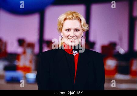 ARD Wunschkonzert, Musikssendung, Deutschland, 1989, Musikalischer Gast: Margot Werner, Chansonsängerin und Ballett-Tänzerin aus Österreich. ARD Wunschkonzert, Music show, Allemagne, 1989, comme invité musical: Margot Werner, chanteuse autrichienne chanson et danseuse de ballet. Banque D'Images