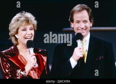 ARD Wunschkonzert, Musikssendung, Deutschland, 1989, modérateur de Dagmar Berghoff und Max Schautzer. ARD Wunschkonzert, Music show, Allemagne, 1989, présenté par Dagmar Berghoff et Max Schautzer. Banque D'Images