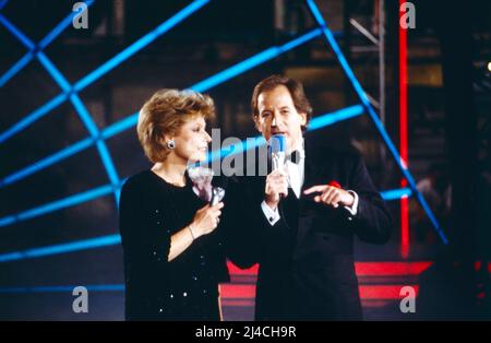 ARD Wunschkonzert, Musikssendung, Deutschland, 1989, modérateur de Dagmar Berghoff und Max Schautzer. ARD Wunschkonzert, Music show, Allemagne, 1989, présenté par Dagmar Berghoff et Max Schautzer. Banque D'Images