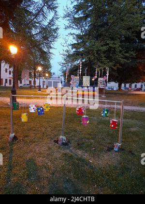 13 avril 2022, Cologna Veneta, Vérone, Italie, Italie: Cologna Veneta, connue en Italie et à l'étranger pour l'amande raffinée, est habillée de couleurs le 1st 2022 mai et de parfums pour l'édition 31st de ''Cologna in Fiore', le festival avec l'exposition et la vente de plantes, fleurs de jardin et produits du secteur horticole..le centre sera transformé en un immense jardin de fleurs où les jardiniers à fleurs vertes peuvent flâner parmi les milliers de variétés de fleurs et de plantes exposées par les nombreux pépiniéristes. (Credit image: © Mariano Montella/Pacific Press via ZUMA Press Wire) Banque D'Images