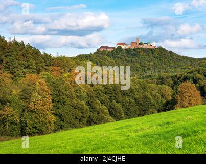 Vue sur le château de Wartburg en automne, Eisenach, Thuringe, Allemagne Banque D'Images