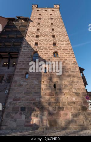 Tour historique de Luginsland, tour de guet construite en 1377, Kaiserburg, Nuremberg, moyenne-Franconie, Bavière, Allemagne Banque D'Images