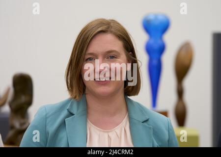 Remagen Rolandseck, Allemagne. 13th avril 2022. Katharina Binz, ministre de la Culture de Rhénanie-Palatinat, s'exprime au Musée ARP Remagen-Rolandseck. Crédit : Thomas Frey/dpa/Alay Live News Banque D'Images