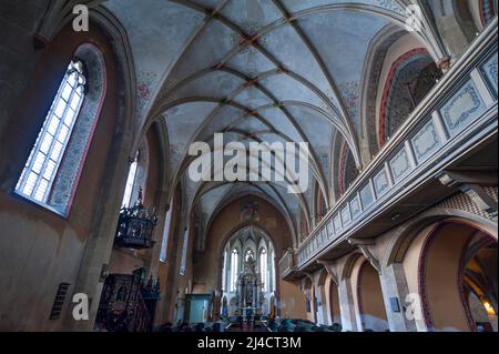 Traverse la voûte avec la galerie et l'autel dans le Dreifaltigkeitskirche, ancienne église monastère, Goerlitz, haute Lusatia, Saxe, Allemagne Banque D'Images