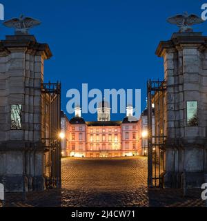 Château de Bensberg dans la soirée, Althoff Grandhotel, Hôtel cinq étoiles, Bergisch Gladbach, Bergisches Land, Rhénanie-du-Nord-Westphalie, Allemagne Banque D'Images