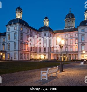 Château de Bensberg dans la soirée, Althoff Grandhotel, Hôtel cinq étoiles, Bergisch Gladbach, Bergisches Land, Rhénanie-du-Nord-Westphalie, Allemagne Banque D'Images