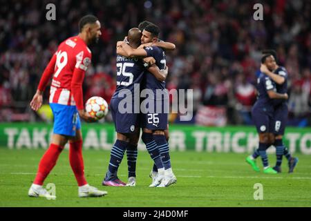 Les joueurs de Manchester United célébrant à plein temps lors du match de l'UEFA Champions League, quart de finale, deuxième étape, entre l'Atlético de Madrid et Manchester City, ont joué au stade Wanda Metropolitano le 13 avril 2022 à Madrid, en Espagne. (Photo de Colas Buera / PRESSINPHOTO) Banque D'Images