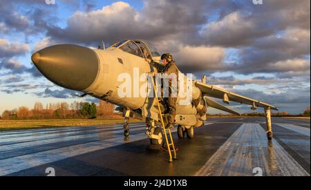 Ex Royal Navy Sea Harrier FA2 à l'église RAF de Fenton, Yorkshire, Royaume-Uni Banque D'Images