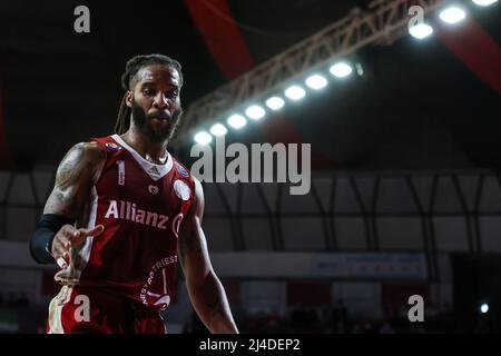 Adrian Banks #1 d'Allianz Pallacanestro Trieste regarde pendant le basket-ball italien LBA Lega basket Un match de saison régulière 2021/22 entre OpenJobMetis Varese et Allianz Pallacanestro Trieste à Enerxenia Arena, Varese. Score final | Varèse 76 - 92 Trieste (photo de Fabrizio Carabelli / SOPA Images/Sipa USA) Banque D'Images