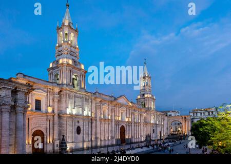 La Cathédrale Basilique d'Arequipa, Arequipa, Pérou. Banque D'Images