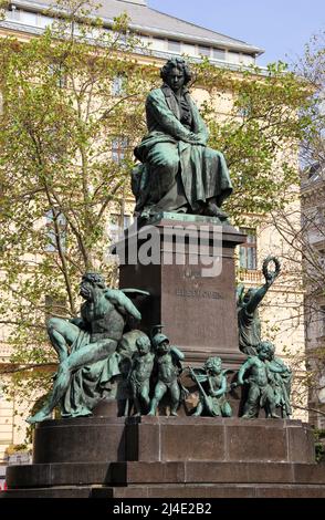 La statue en bronze du grand musicien Ludwig van Beethoven à Vienne, Autriche (construite en 1880) Banque D'Images