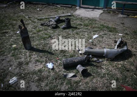 Makariv, près de Kiev, Ukraine - 14 avril 2022: Armes dans la rue crédit: Piero Cruciatti/Alay Live News Banque D'Images