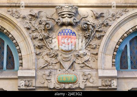 Fluctuat nec mergitur (jeté, mais non coulé) - armoiries de Paris - Lycee Paul Bert, rue Huyghens (14 arrondissement) Banque D'Images