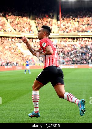 EINDHOVEN - Eran Zahavi du PSV Eindhoven fête la victoire de 1-0 lors du quart de finale de la Conference League entre le PSV et le Leicester City FC au stade Phillips, le 14 avril 2022 à Eindhoven, pays-Bas. ANP OLAF KRAAK Banque D'Images