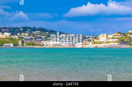 Vue panoramique de la ville balnéaire de Torquay sur la Côte d'Azur à Devon Angleterre Royaume-Uni vu de la Torbay Banque D'Images