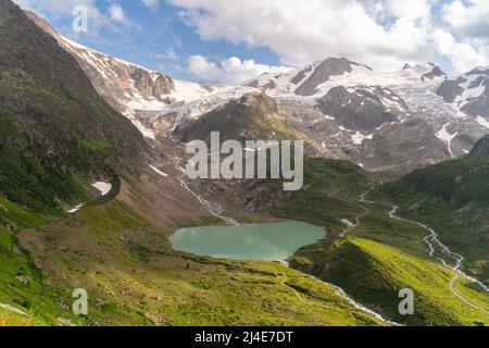 Le col de Susten (2224 m de haut) relie le canton d'Uri au canton de Berne. La route du col est longue de 45 km et est l'une des plus récentes de la SWIS Banque D'Images