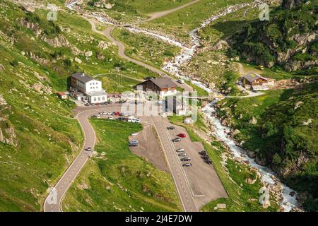 Sutenpass, Suisse - 8 août 2021 : le col Susten (2224 m de haut) relie le canton d'Uri au canton de Berne. La route du col est de 45 km Banque D'Images