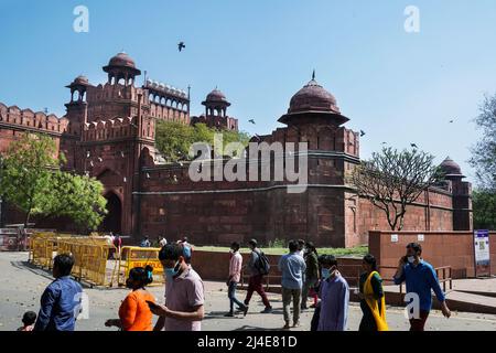 Murs du fort Rouge. L'impressionnant mur a été construit en grès rouge. Delhi, Inde, Asie Banque D'Images