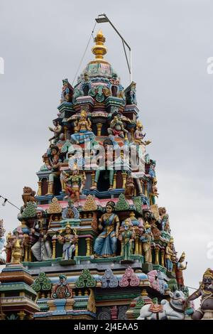 VILLE DE GEORGE, MALASIA – 31 JANVIER 2020 tour principale de la décorée à l'extérieur du temple hindou Sri Maha Mariamman Banque D'Images