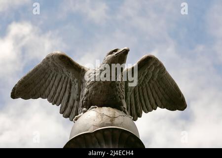 Rapperswil, Suisse - 10 mai 2016 : la colonne de la liberté avec l'Aigle blanc sur son sommet qui doit être associé à l'emblème de la République o Banque D'Images