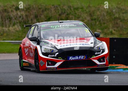 Sam Osborne, Ford Focus ST, BTCC rebondit à l'action pour la saison de course 2022, BTCC, British Touring car Championship, lancement jour A. Banque D'Images