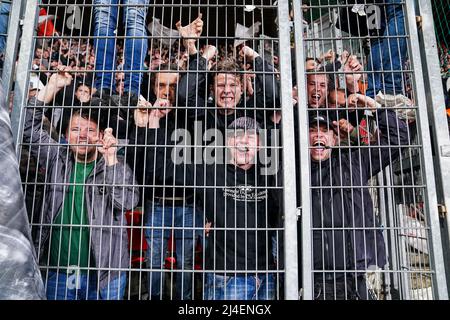 Prague, République tchèque. 14th avril 2022. Prague - fans de Feyenoord lors du match entre SK Slavia Prague et Feyenoord à l'Eden Arena du 14 avril 2022 à Prague, République Tchèque. Crédit : photos Box to Box/Alamy Live News Banque D'Images