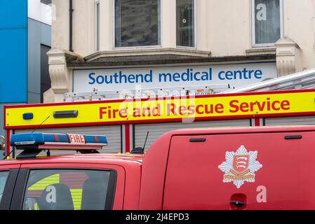 Service d'incendie et de sauvetage du comté d'Essex effectuer un exercice de formation à l'hébergement étudiant de l'Université d'Essex à Southend. Banque D'Images