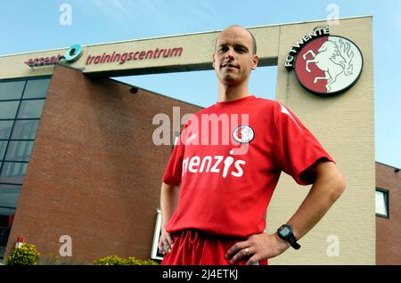 ENSCHEDE, PAYS-BAS - 09 SEPTEMBRE 2005 : entraîneur de football Erik Ten Hag en 2005, alors qu'il était chef de l'entraînement à son ancien club FC Twente. En 2022 il bec Banque D'Images