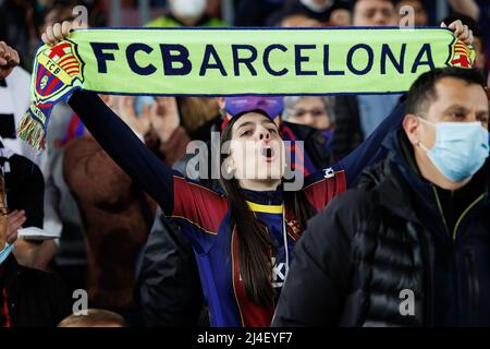 Barcelone, Espagne. 14th avril 2022. Un fan de Barcelone chante lors du match de l'UEFA Europa League entre le FC Barcelone et Eintracht Frankfurt au stade Camp Nou de Barcelone, en Espagne. Crédit: Christian Bertrand/Alay Live News Banque D'Images