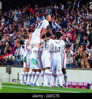 Barcelone, Espagne. 14th avril 2022. Les joueurs de Francfort célèbrent leur score lors du match de deuxième partie de l'UEFA Europa League entre le FC Bacelona d'Espagne et l'Eintracht Frankfurt d'Allemagne à Barcelone, Espagne, le 14 avril 2022. Crédit : Joan Gosa/Xinhua/Alay Live News Banque D'Images