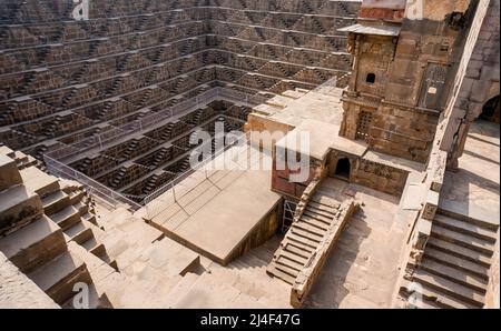 CHAND BAORI, INDE - JANVIER 2017 : Chand Baori Stepwell dans le village d'Abhaneri le 2017 janvier à Chand Baori, Inde Banque D'Images