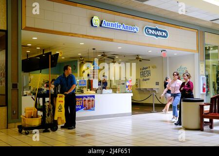 Selinsgrove, États-Unis. 14th avril 2022. Les gens sont vus dans le Susquehanna Valley Mall près de Selinsgrove, Pennsylvanie, le 14 avril 2022. (Photo de Paul Weaver/Sipa USA) crédit: SIPA USA/Alay Live News Banque D'Images