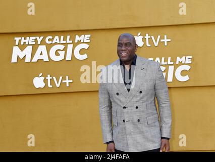 Magic Johnson lors de la projection « ils me font appel à la magie » qui a eu lieu au Regency Village Theatre le 14 avril 2022 à Westwood, en Californie. © Janet Gough / AFF-USA.COM Banque D'Images