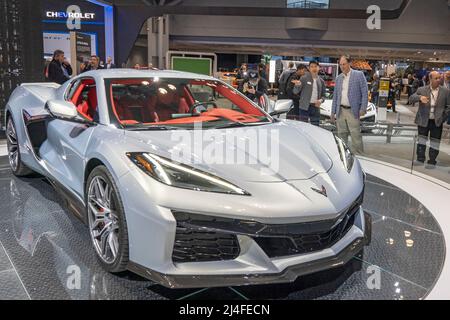 New York, États-Unis. 13th avril 2022. Une Corvette Z06 2023 de Chevrolet exposée au salon international de l'auto, avant-première, au Centre des congrès Jacob Javits de New York. Le NYIAS revient après avoir été annulé pendant deux ans en raison de la pandémie de Covid-19. Crédit : SOPA Images Limited/Alamy Live News Banque D'Images